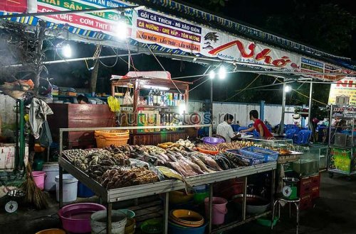 Ночной рынок Дин Кау